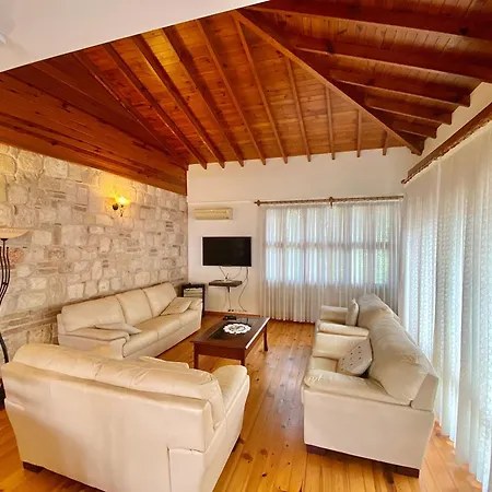 Attalos 2 Apartment
